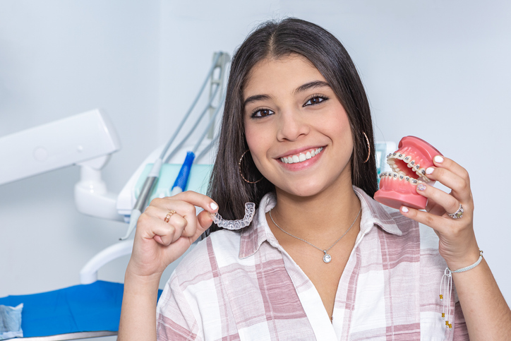 Straight Teeth for Teens: Braces vs Clear Aligners
